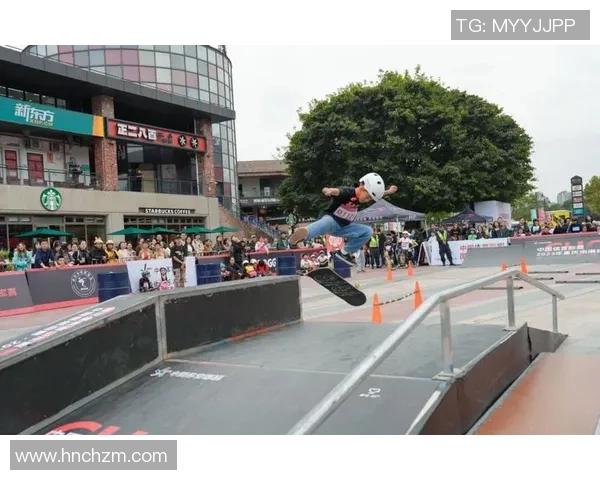 重庆极限运动队在滑板精英赛中以72分稳居积分榜首位